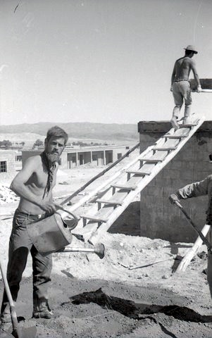 Dousadj 1963 (Iran) - Work on the roof 